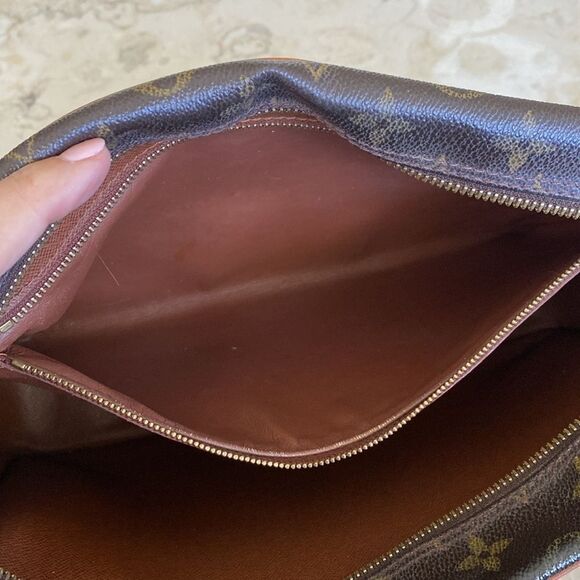 Authentic LOUIS VUITTON Trocadero 30 Monogram Shoulder Bag - Picture 15 of 17